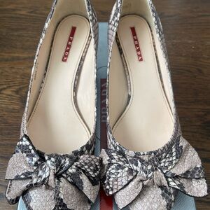 Prada Women's Snakeskin Heels - Black and Gray